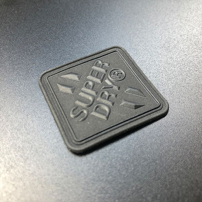 O crachá de borracha reflexivo feito sob encomenda gravou o crachá de 3D TPU para a tela